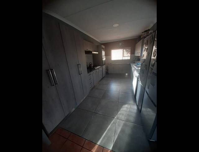 3 BEDROOM TOWNHOUSE FOR SALE IN VAALPARK